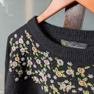 📼 Vintage Sanhuan Black Floral Sweater With Embroidered Flowers - Medium